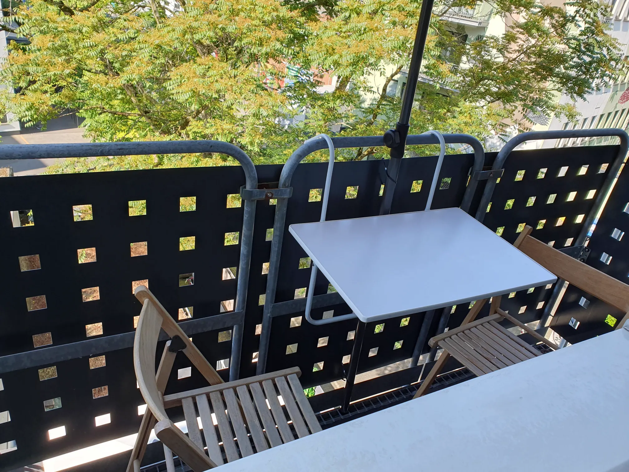 Sitzplatz auf dem Balkon des Queen-Studios
