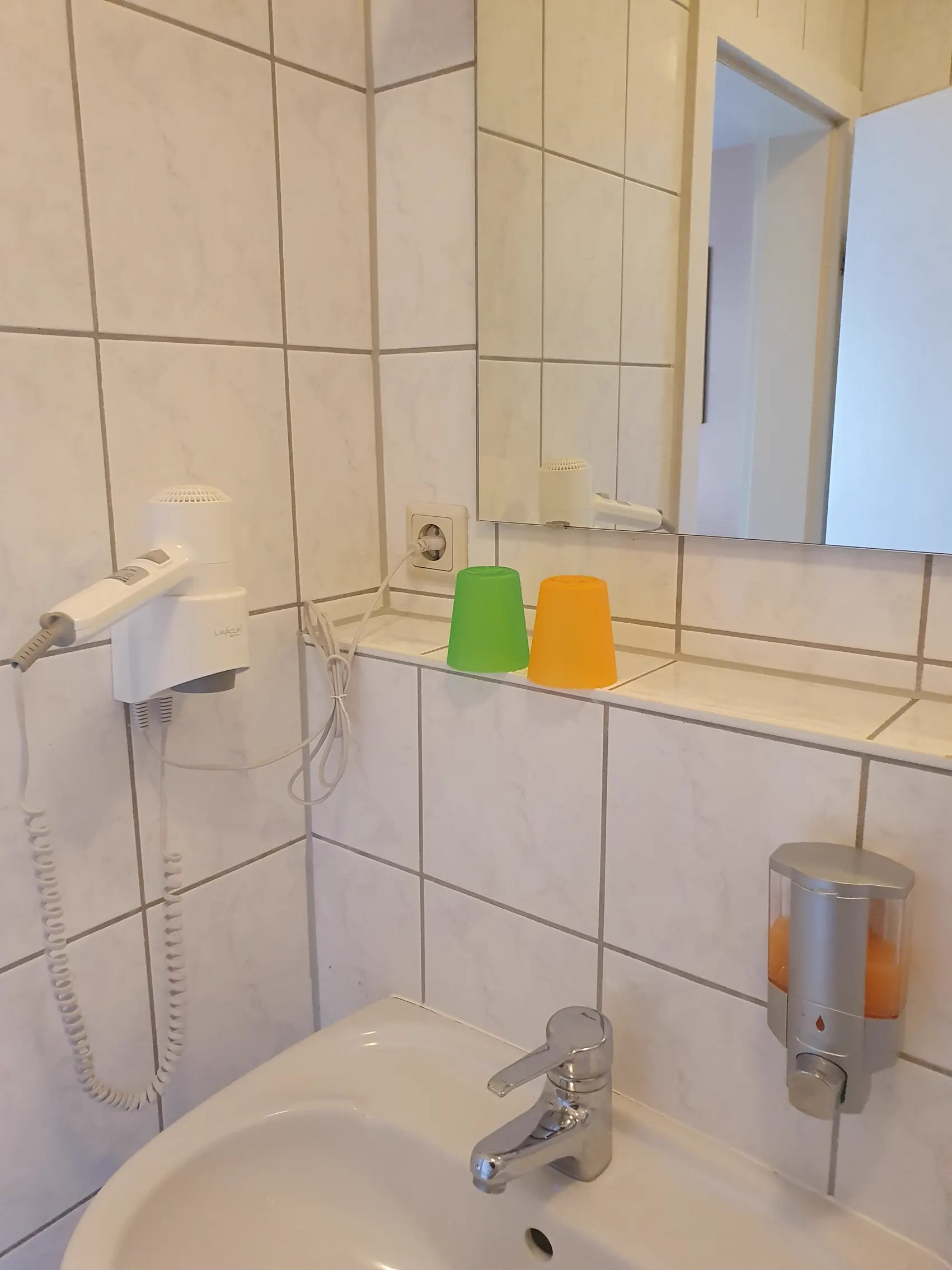 Badezimmer mit Waschbecken im Queen-Studio