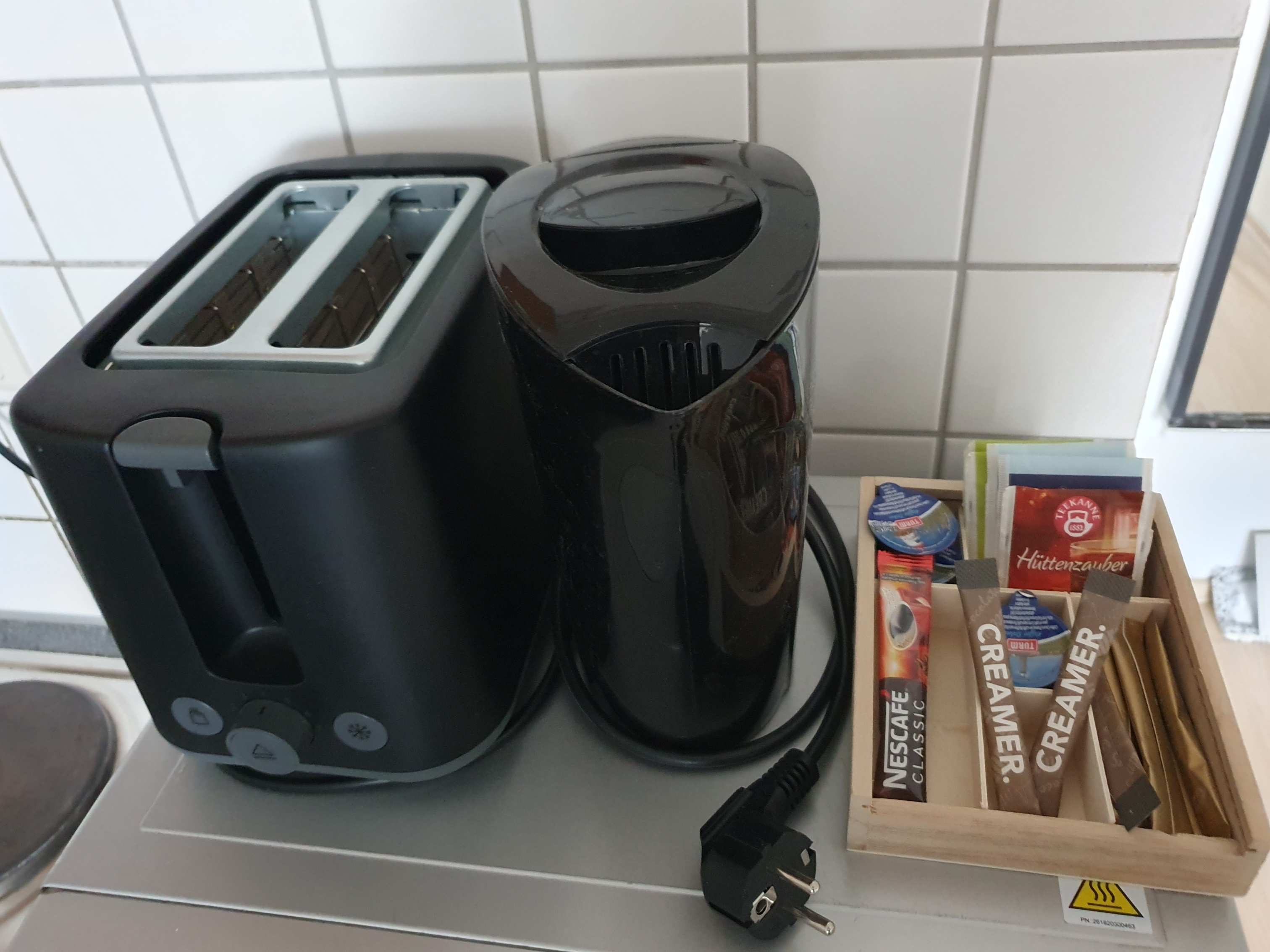 Toaster, Wasserkocher und Kaffee-Set im Queen-Studio